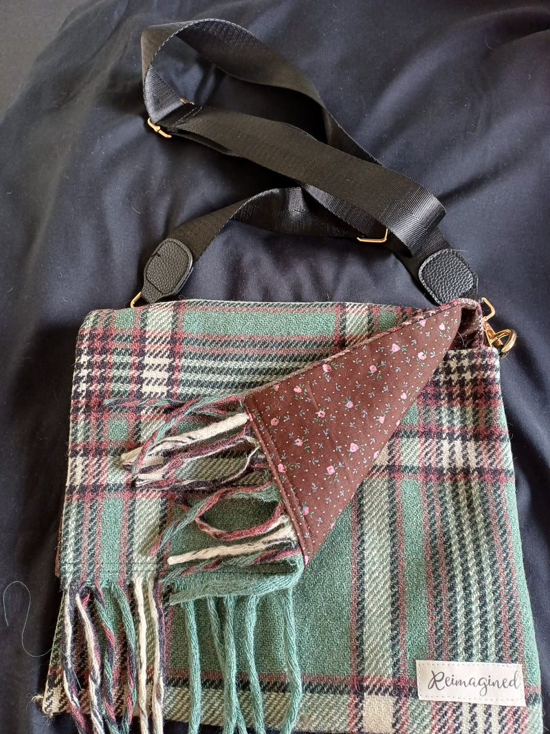 Sherwood green shoulder bag  Tiny floral lining